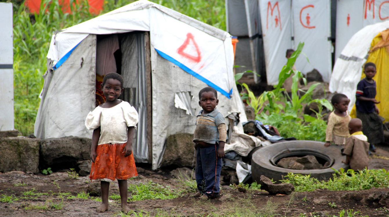 Des enfants dans un centre pour personnes déplacées à Goma, au Nord Kivu, en République démocratique du Congo (RDC). Photo: OCHA/Naomi Frerotte