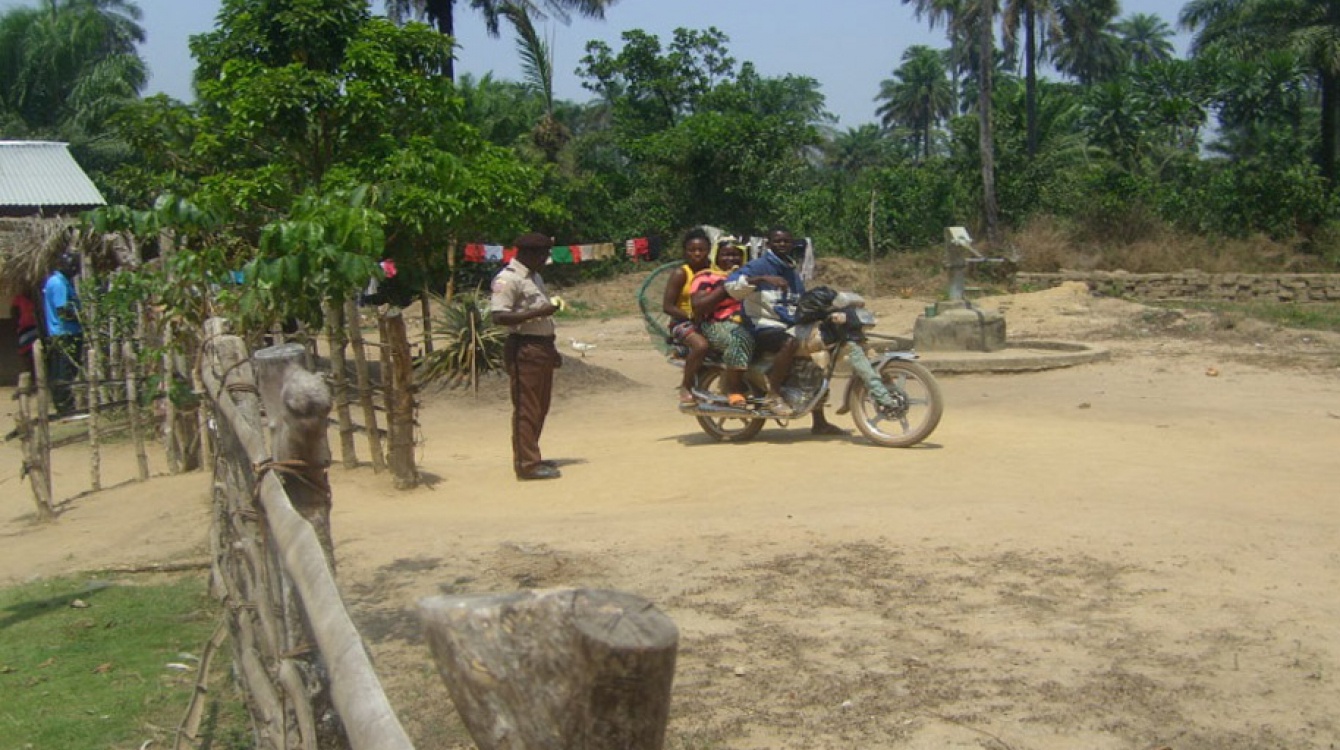 This motorbike has crossed the border from Sarkonedou in Liberia to Koutizou in Guinea. The opening of Liberia’s official borders enables economic activities and allows students to attend school. Photo: UNMEER/Kennei Momoh