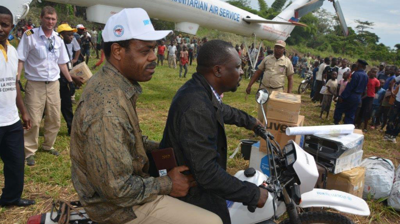 Des représentants du Ministère de la santé de la République démocratique du Congo (RDC), de l’OMS et de l’UNICEF arrivent à Likati, l’épicentre de l’épidémie d’Ebola (archives). Photo OMS région Afrique