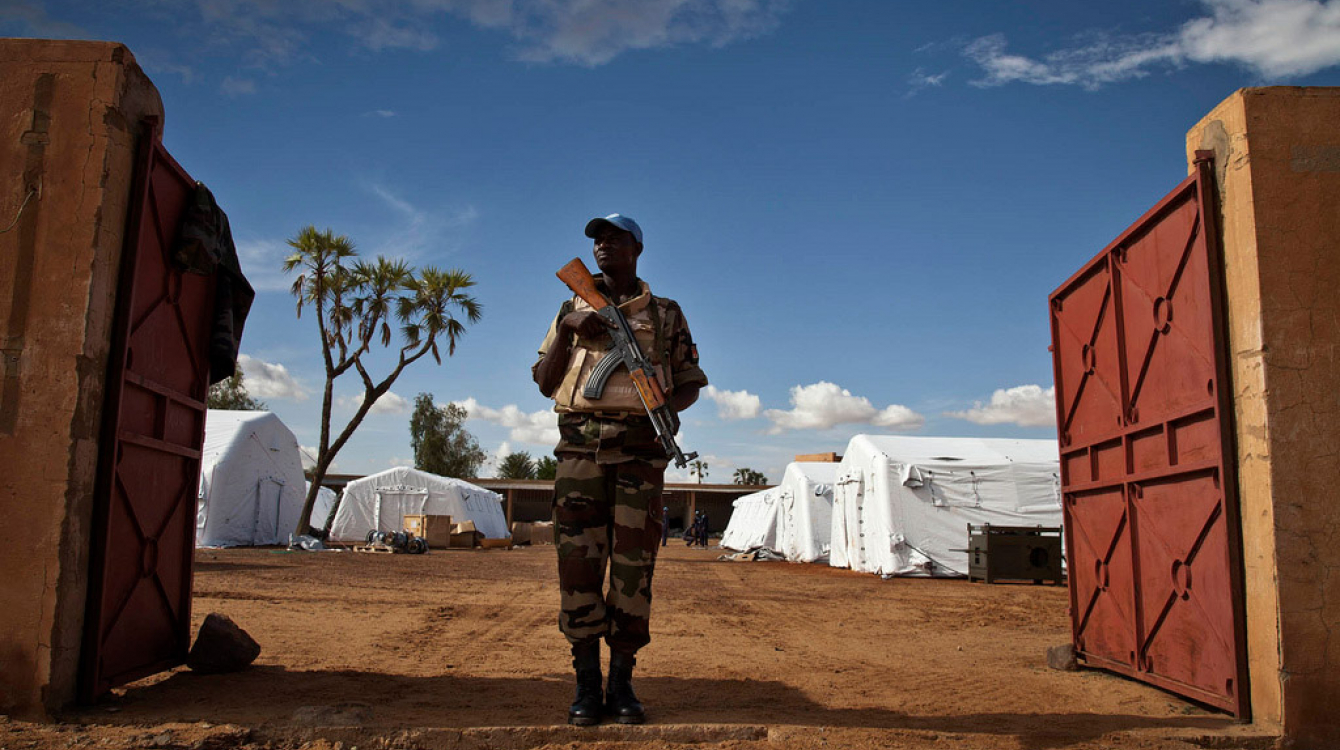 Un Casque bleu du Niger en patrouille à Gao, au Mali. Photo MINUSMA/Marco Dormino