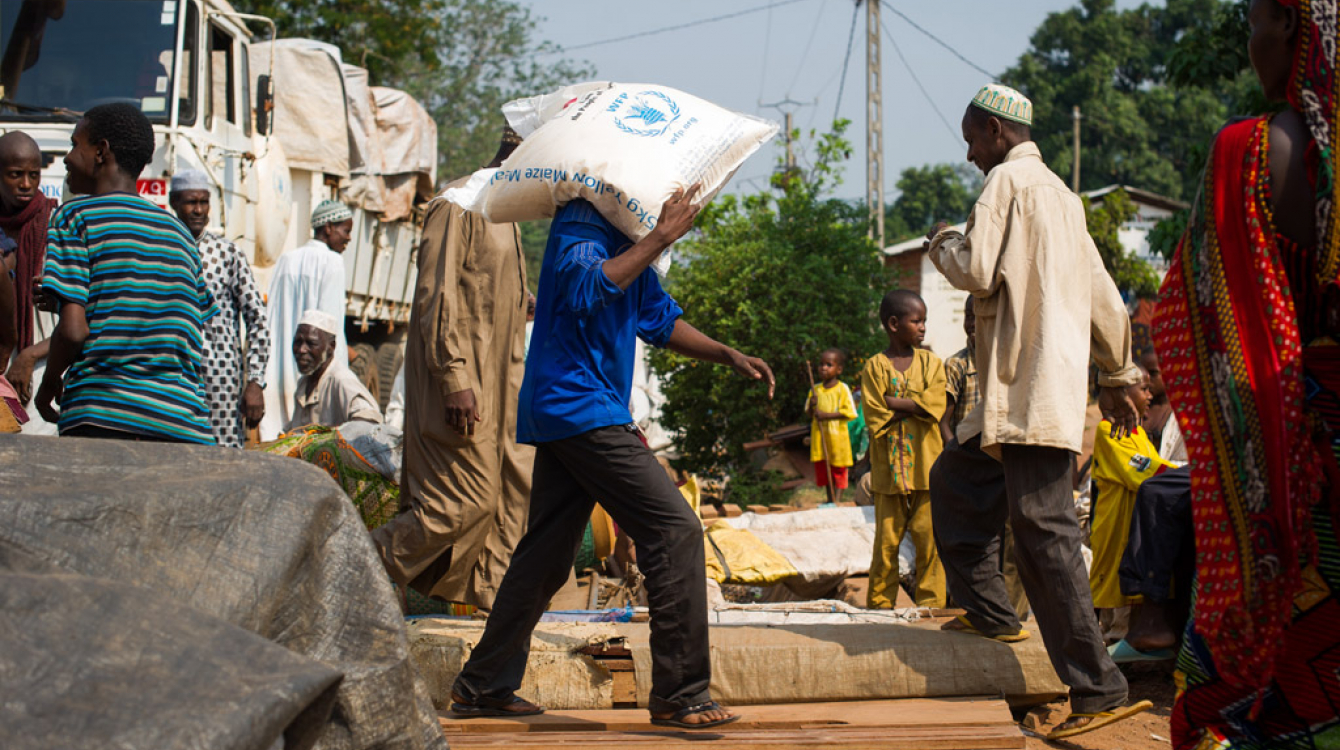 Une distribution de nourriture du PAM à Bangui, en République centrafricaine.