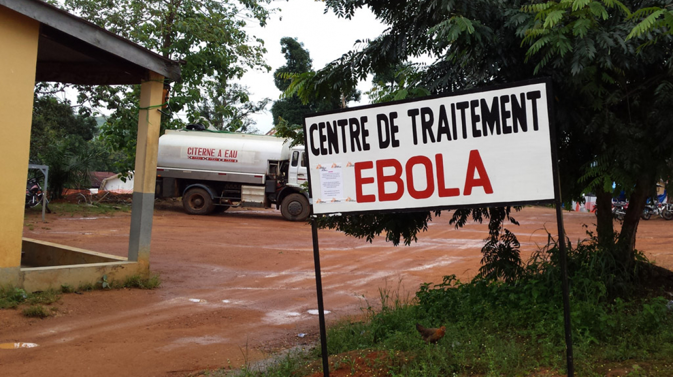 Ebola treatment centre outside an Ebola virus disease (EVD) case management centre run by Médecins Sans Frontières in the town of Guéckédou, Guinea. Photo: UNICEF/Suzanne Beukes