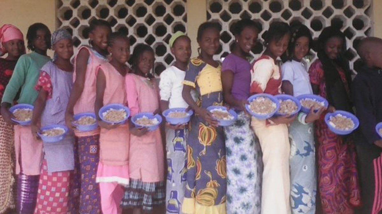 As schools reopen across Guinea, WFP is resuming its school meals programme in all four regions of the country. 