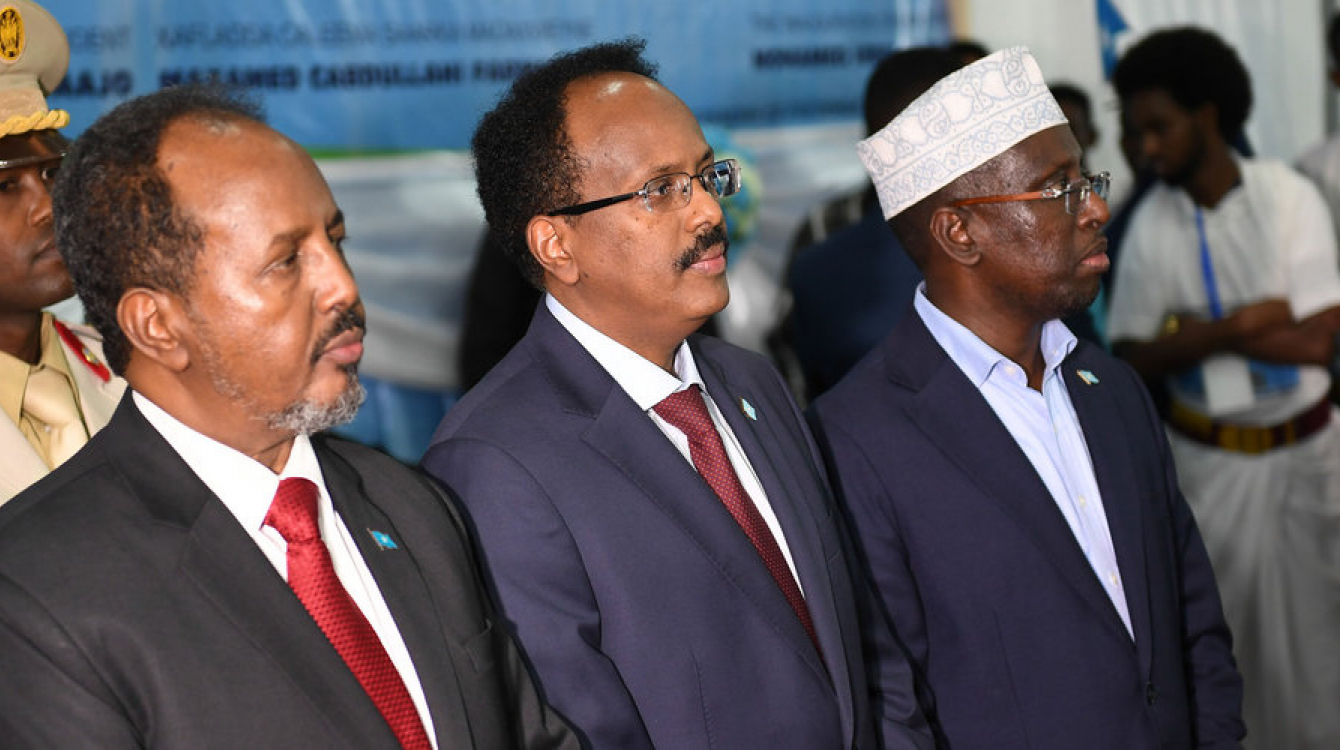 Former Presidents of Somalia, Hassan Sheikh Mohamud (left) and Sharif Sheikh Ahmed (right) stand side by side with the new president of Somalia Mohamed Abdullahi Farmaajo at the inauguration ceremony in Mogadishu on February 22, 2017. Photo: UNSom