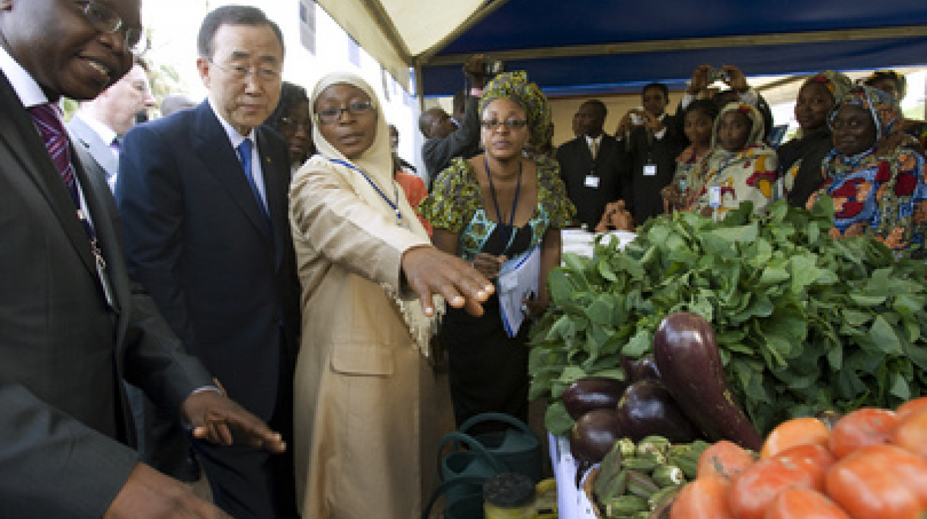 Secretary-General Ban Ki-moon is guided through Mbalmayo, Cameroon, a town where residents are engaged in several projects to further the Millennium Development Goals (MDGs). UN Photo/Eskinder Debebe