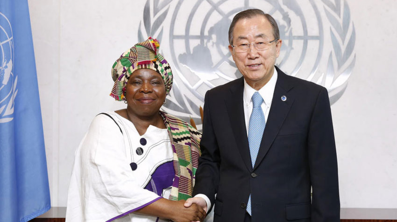 Ban Ki-moon et Mme Nkosazana Dlamini Zuma. Photo: ONU/Rick Bajornas