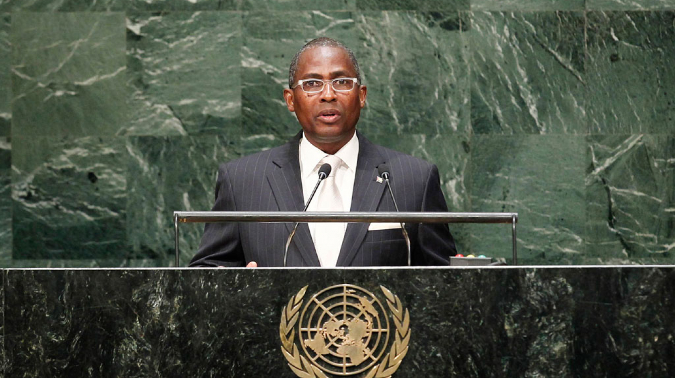 Prime Minister Gabriel Arcanjo Ferreira da Costa of the Democratic Republic of Sao Tome and Principe addresses the General Assembly. UN Photo/Cia Pak