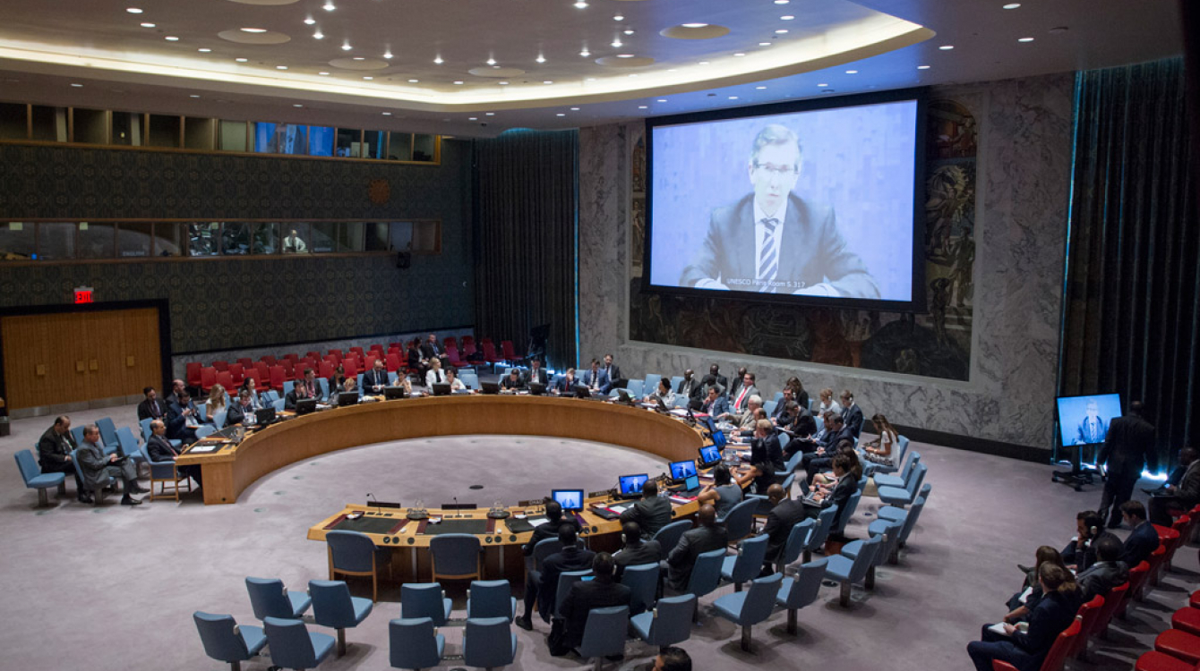 Special Representative and Head of the UN Support Mission in Libya (UNSMIL), Bernardino Léon (shown on screen), briefs the Security Council.