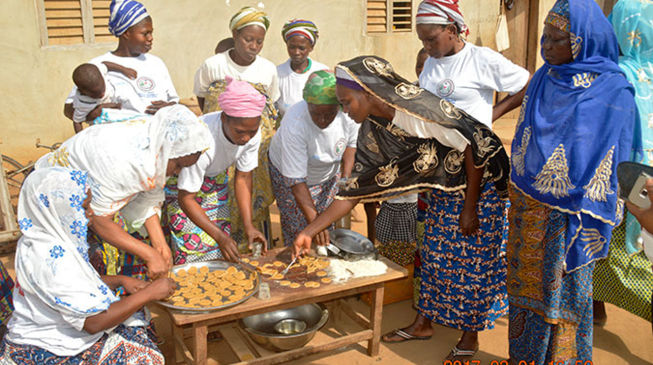 Women in the Lougba group, Benin, making soy biscuits. Photo: ANAF Benin