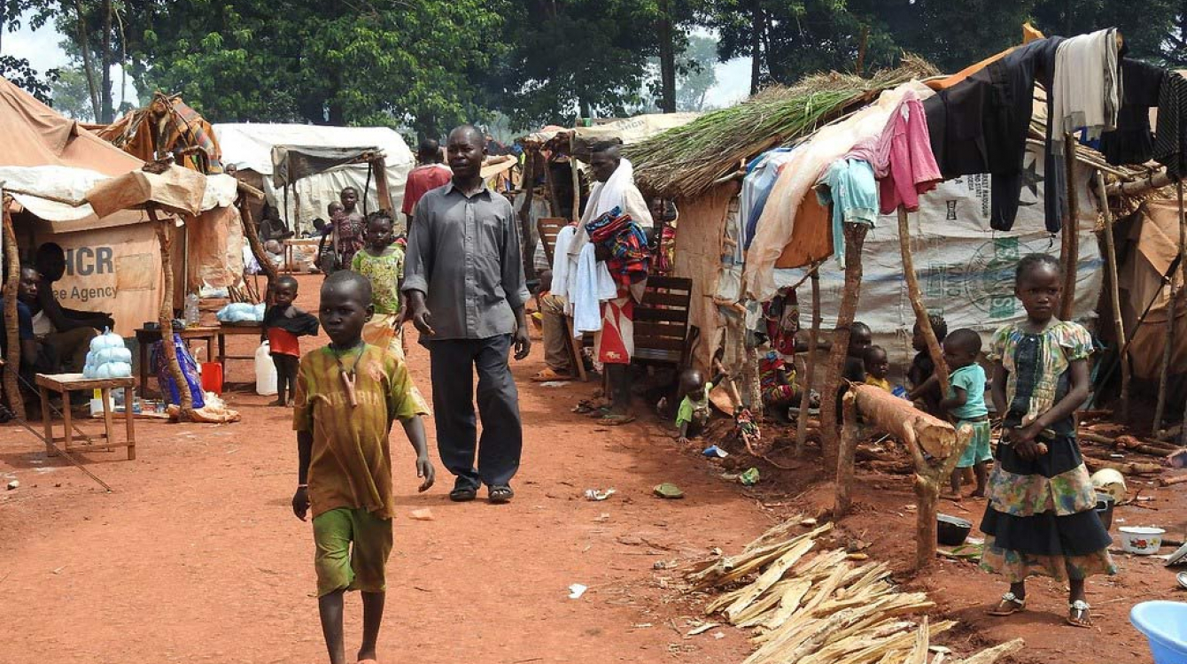 République centrafricaine: dans la préfecture de Haute Kotto, les personnes déplacées du site de PK3 tentent de donner au site une vie qui lui est propre. Certains vendent du bois ou de la farine de manioc et les enfants ont déjà organisé leurs aires de j