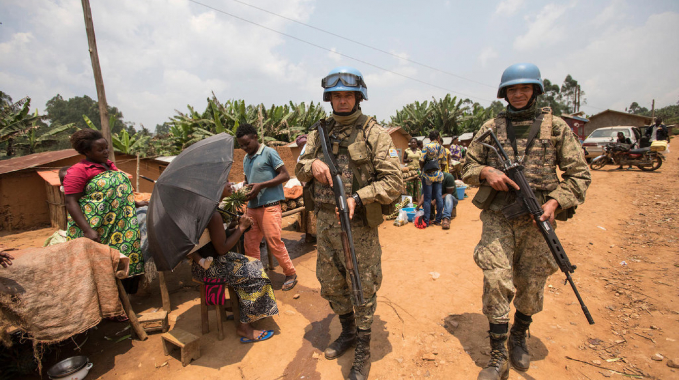 Des Casques bleus uruguayens patrouillent dans le cadre de la réponse à l'épidémie d'Ebola dans la province du Nord-Kivu, dans l'est de la République démocratique du Congo, en août 2019.