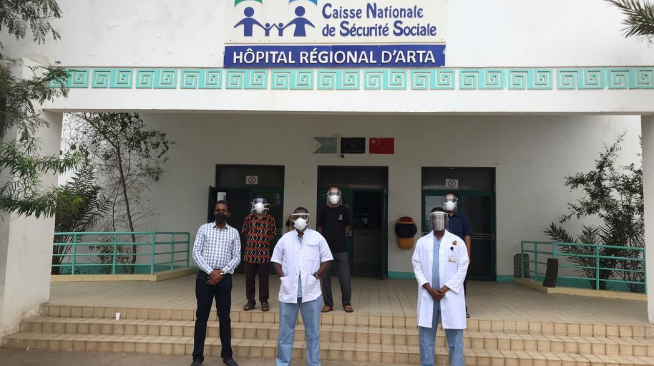 Doctors from Hôpital Régional d'Arta in Djibouti wearing 3D-printed face shields.