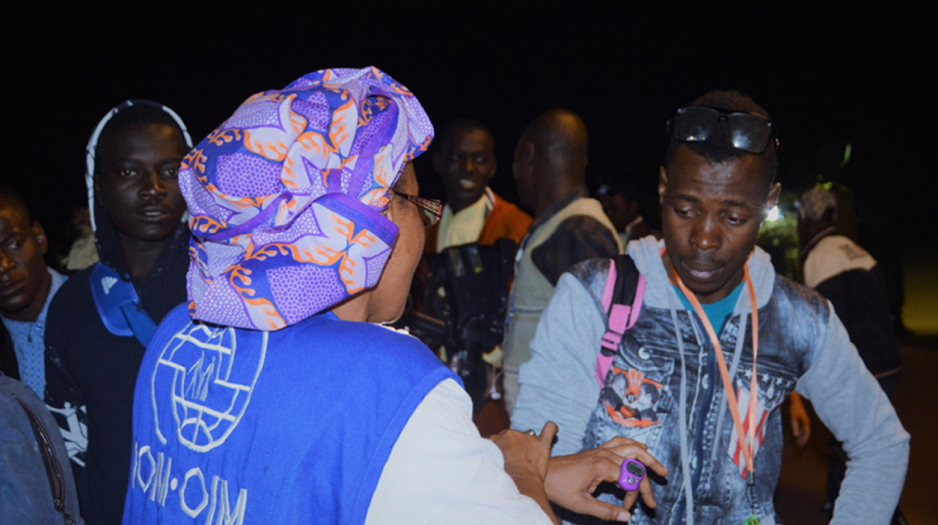 More than 500 passengers from the first of eight charter flights scheduled from Libya to Niger arrived on Wednesday 6 December. Photo: UN Migration Agency (IOM)