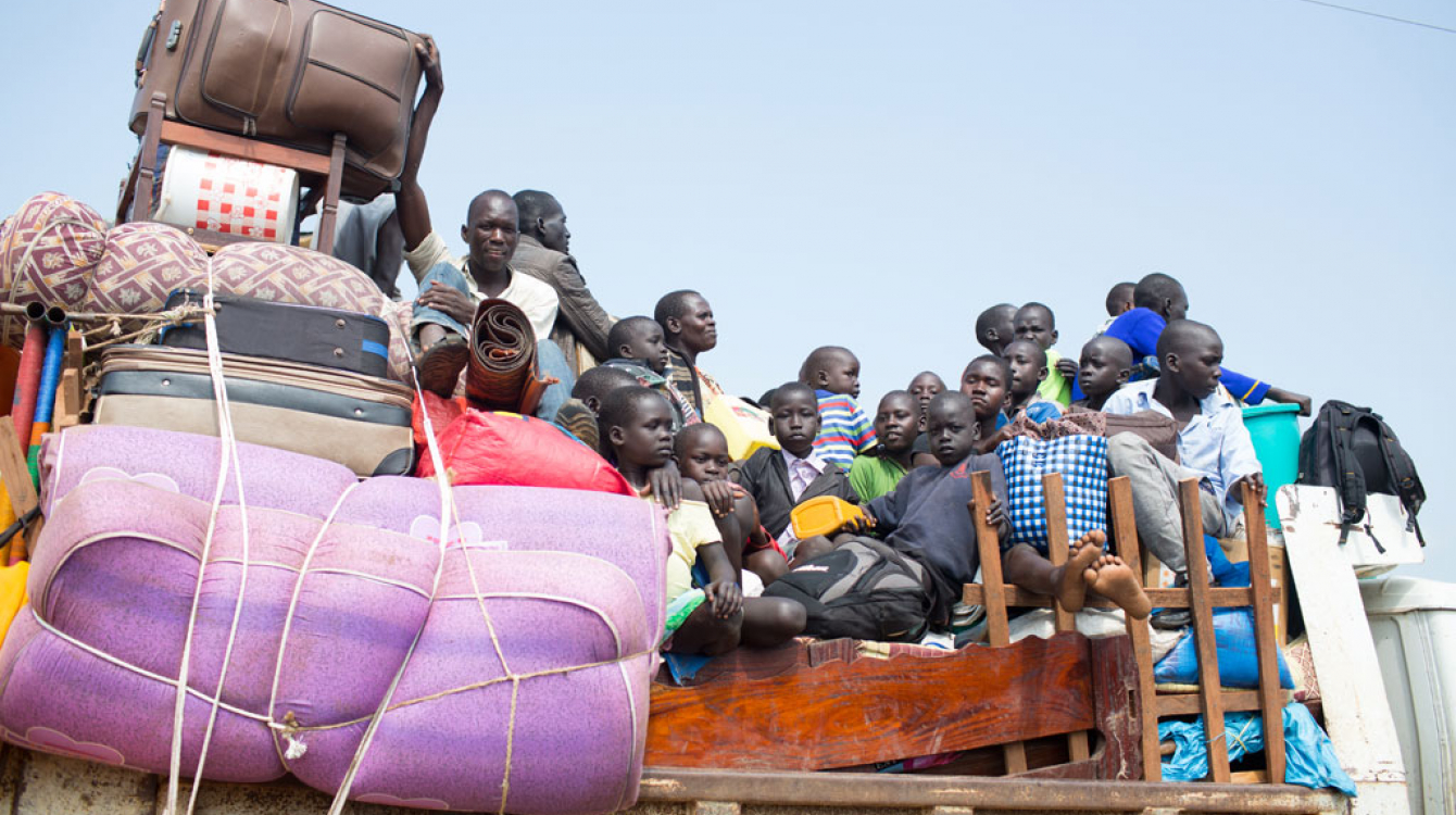 Des réfugiés du Soudan du Sud arrivent à Elegu, dans le nord de l’Ouganda. Photo HCR/Will Swanson