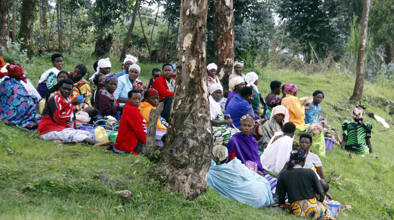 ruanda woman meeting