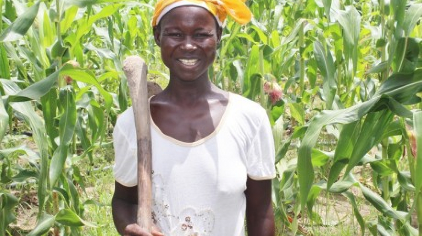 Hawa Adams peut faire au moins trois récoltes par an au lieu d'une grâce aux motopompes solaires. Photo: Bossman Owusu/PNUD au Ghana