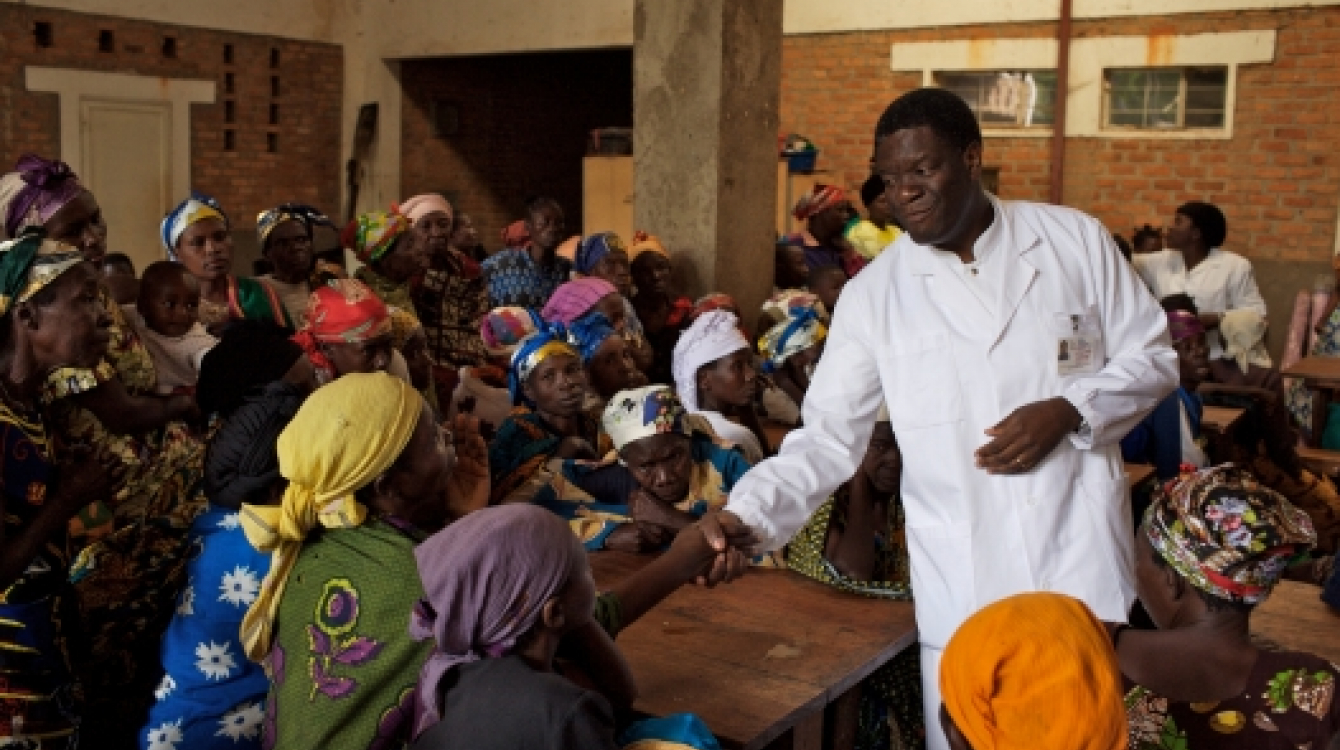 Dr. Denis Mukwege meets with women in the DRC.  Photo/Endre Vestvik