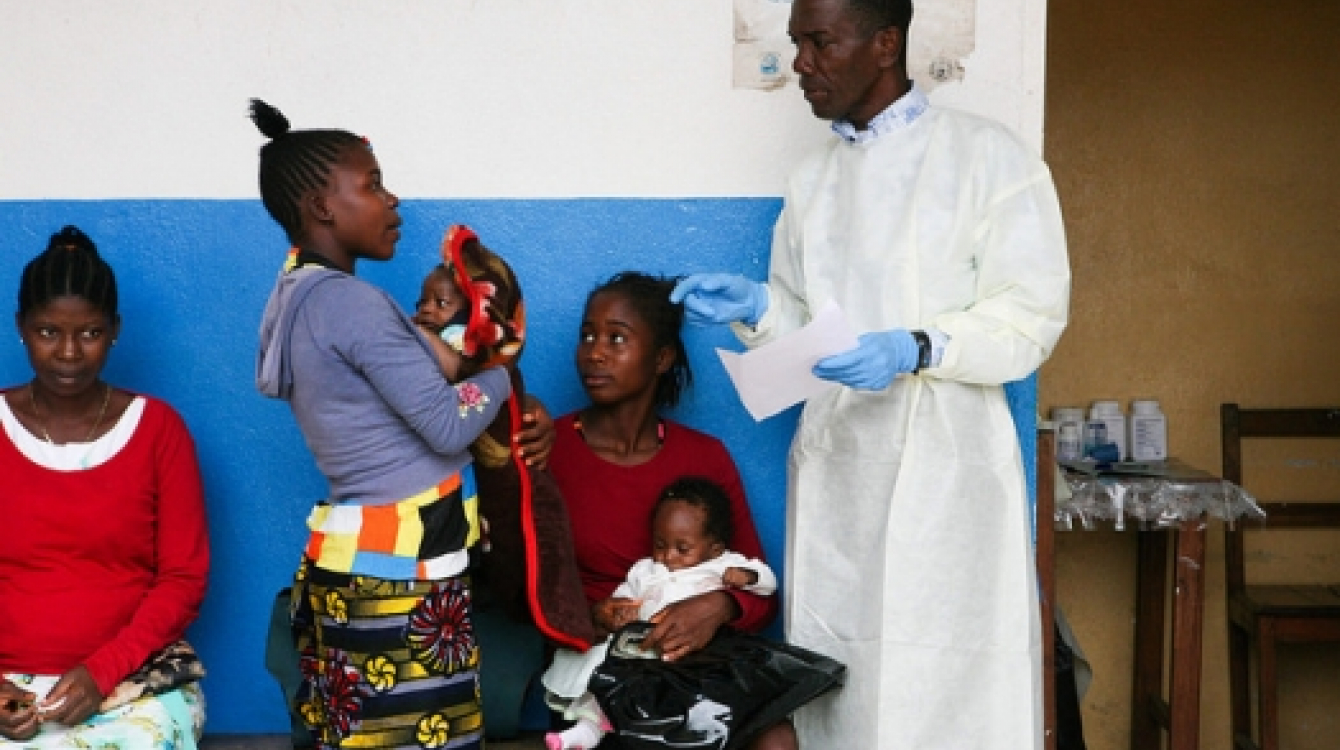 Vaccination campaign in Liberia. Photo: UNMEER/Aalok Kanani