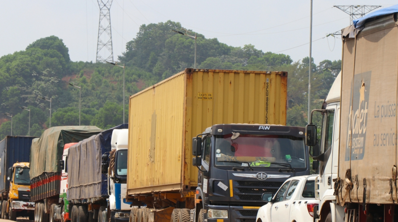 Trucks loaded with goods waiting for weeks to cross the Côte d’Ivoire-Ghana borders at Elubo/Noe.