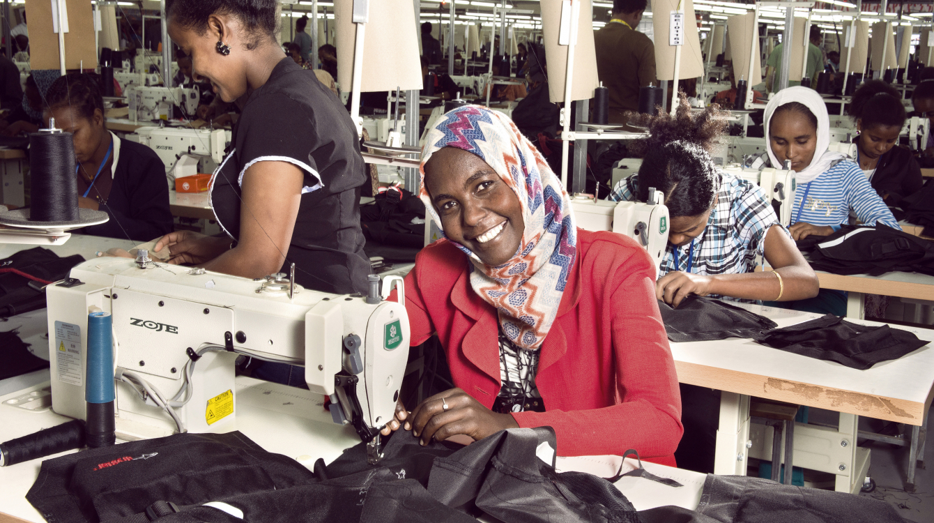 Des ouvriers de l'usine textile Shints, située à quelque 45 minutes du centre d'Addis-Abeba, en Éthiopie.