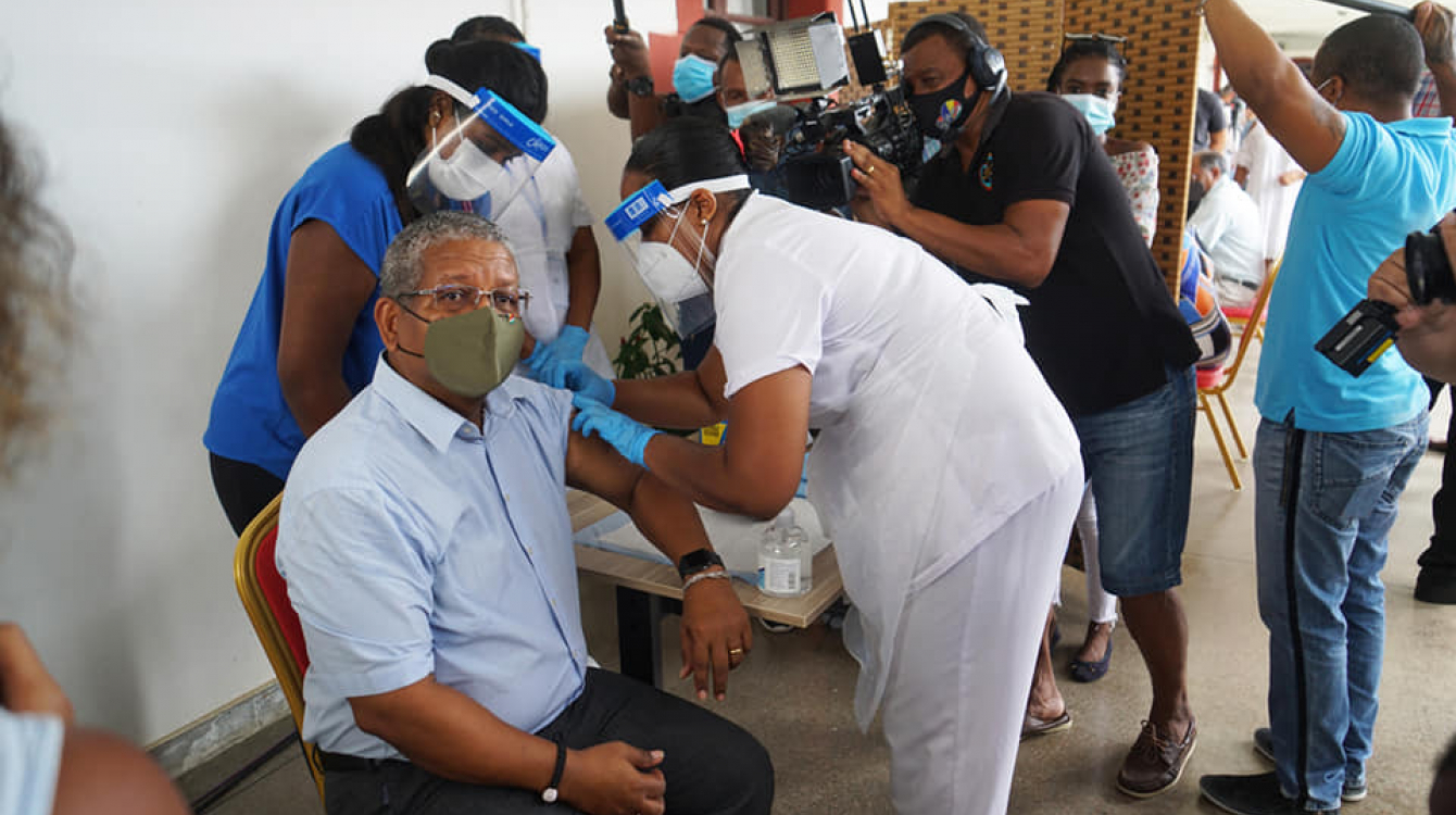 An image of Wavel Ramkalawan, political leaders and health workers took the COVID-19 vaccine 