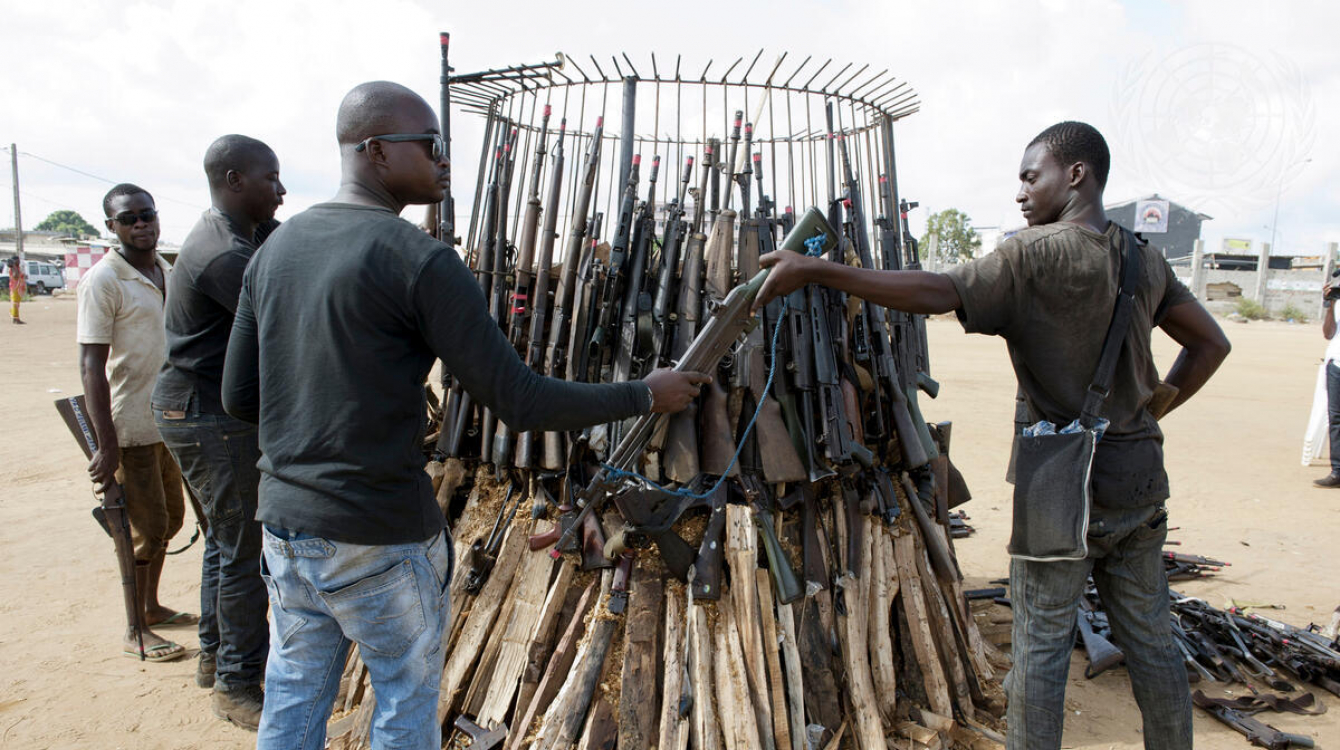 Destruction d'armes légères lors d'une cérémonie à Abidjan