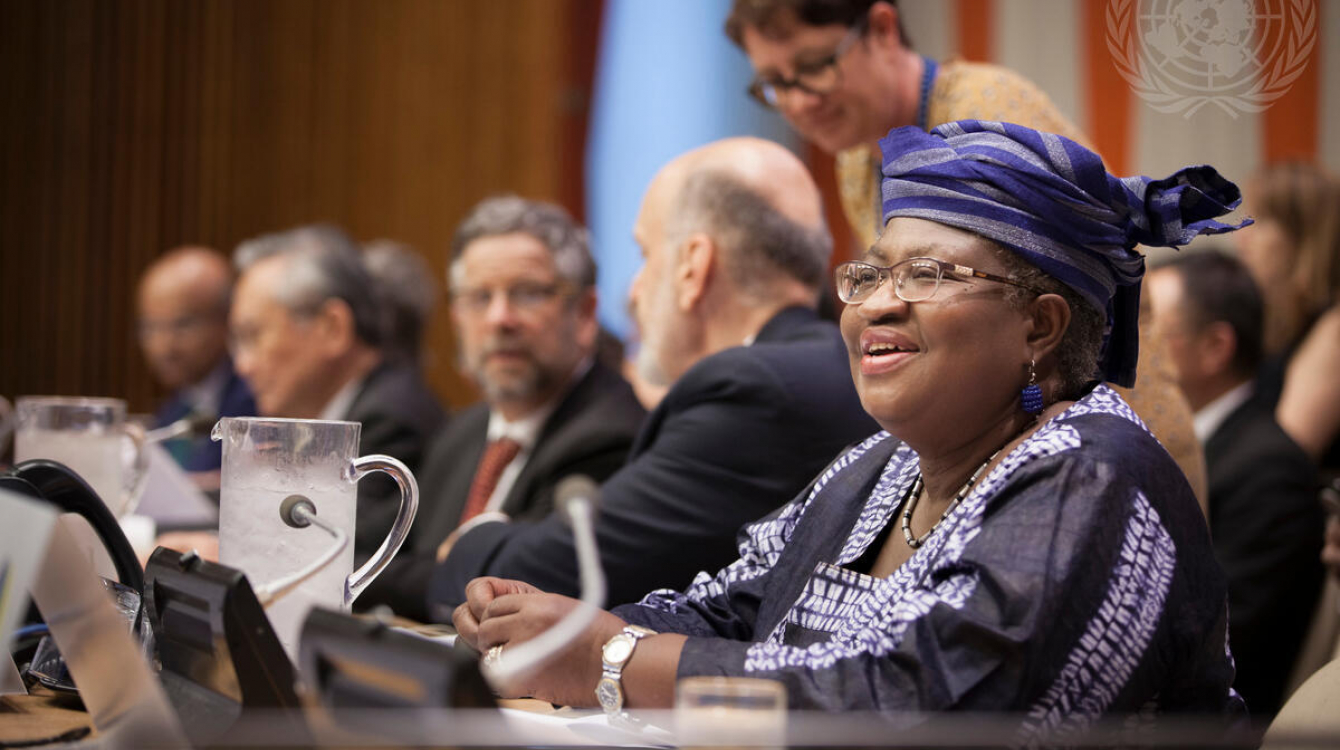 Ngozi Okonjo-Iweala (à droite) lors de la réunion de haut niveau des Nations Unies sur la couverture