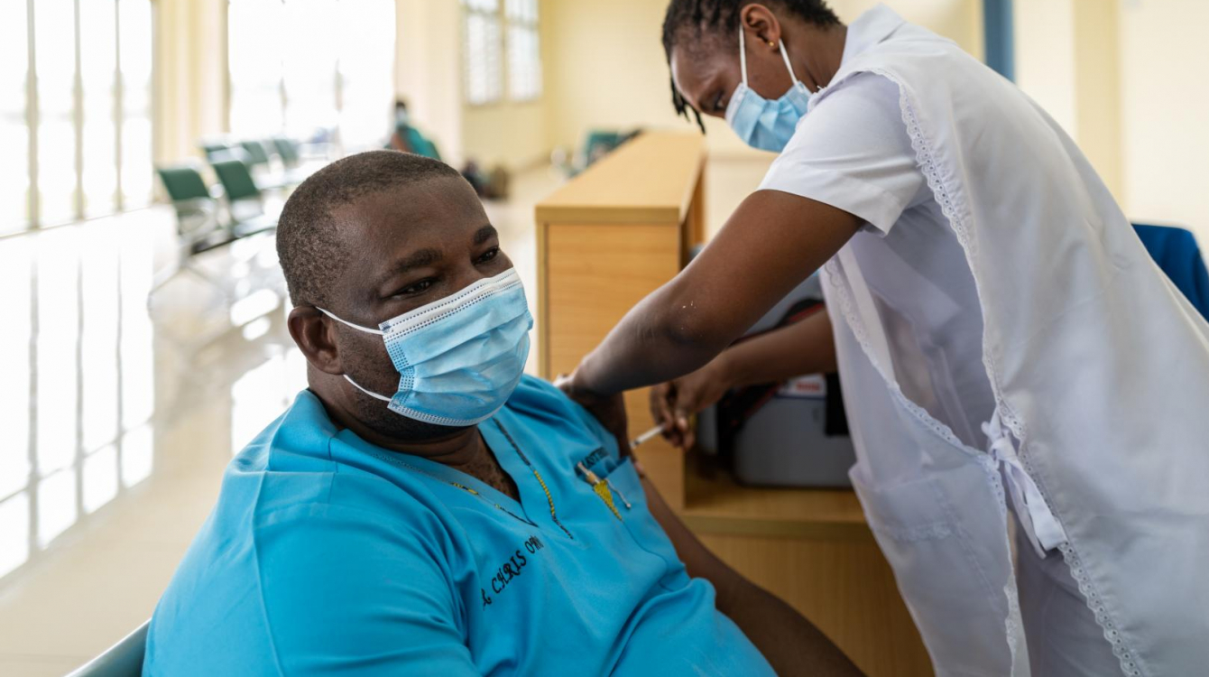 Nine in 10 African countries set to miss urgent COVID-19 vaccination goal |  Africa Renewal