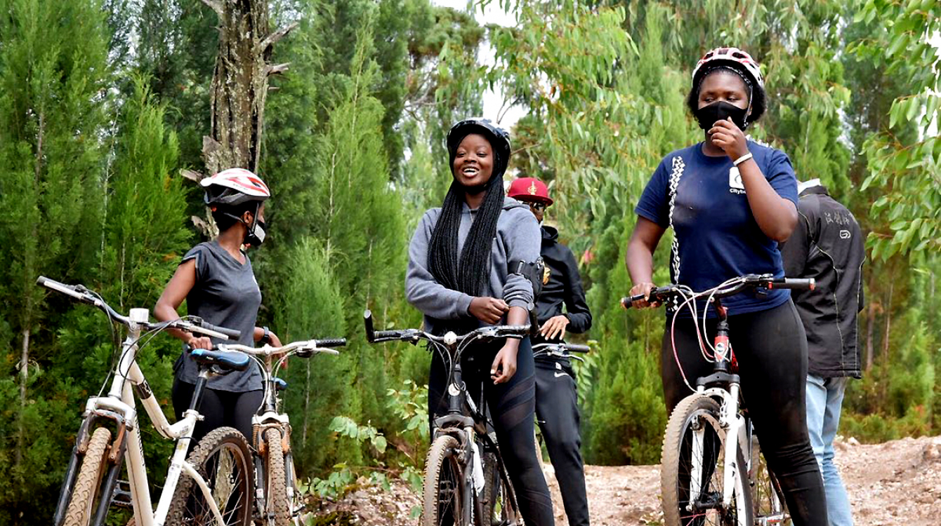 Cyclistes utilisant le service CityBuddiz à Kigali, Rwanda.
