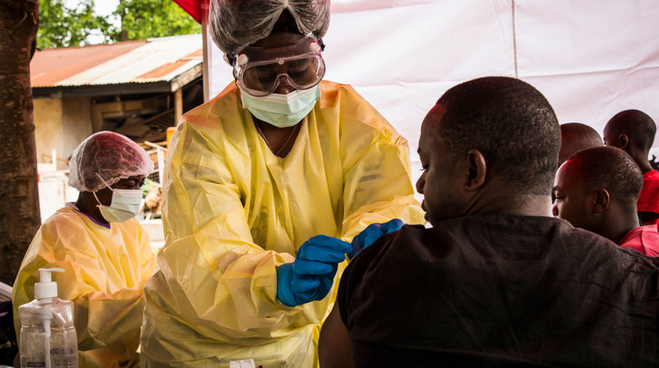 A health worker vaccinates a man against the Ebola virus in Beni, eastern Democratic Republic of the Congo. (file photo)