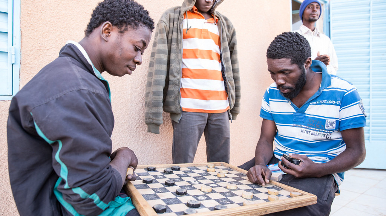 Des migrants au centre de transit de l'OIM à Agadez, au Niger (2016).