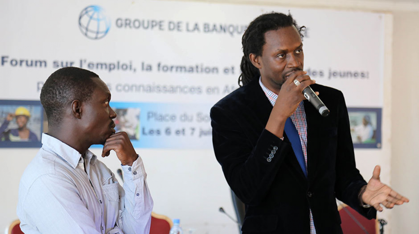 Les rappeurs sénégalais Xuman et Keyti répondent aux  questions de la salle à la suite de la diffusion de leur vidéo sur les défis de l’emploi des jeunes en Afrique. Crédit : Daniella van Leggelo-Padilla/Banque Mondiale