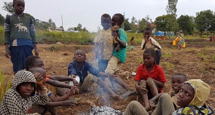 儿基会/MADJIANGAR：自去年12月以来，刚果民主共和国东北部的伊图里省种族间暴力事件频发，导致该省内部和邻国乌干达的人口大量流动。