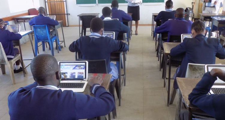 Botswana students and their teacher in a computer lab/Tiya Siyapo.