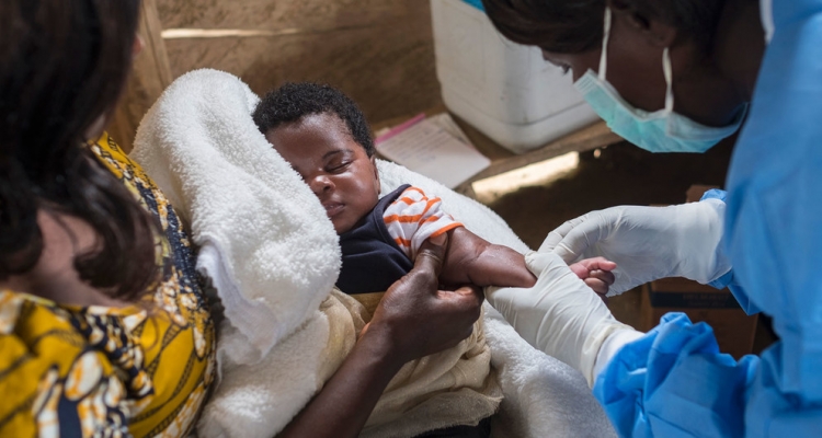 A nurse prepares to vaccinate an infant during at a clinic in North Kivu province, Democratic Republic of the Congo. (file photo)