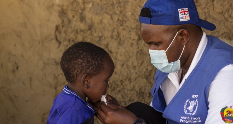 WFP staff are on the frontlines fighting hunger and malnutrition, often in dangerous, hard-to-reach locations. Photo: WFP/Falume Bachir