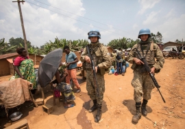 Des Casques bleus uruguayens patrouillent dans le cadre de la réponse à l'épidémie d'Ebola dans la province du Nord-Kivu, dans l'est de la République démocratique du Congo, en août 2019.