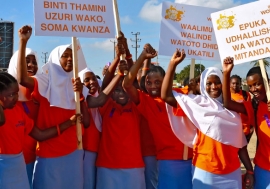 Young school girls organize themselves before the March to End Gender-Based Violence. Photo: UN Women/Deepika Nath