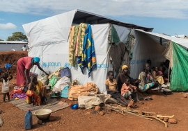 Des familles déplacées par les combats ont trouvé refuge au site de protection des civils à Wau, au Soudan du Sud. Photo UNICEF/UN027532/Ohanesian