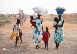 Des femmes et des enfants arrivant à Bentiu, dans l'Etat d'Unité, au Soudan du Sud (archive). Crédits Photo: UNICEF/Sebastian Rich