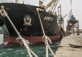 Meli Amity ikiwa imetia nanga katika bandari ya Hudeidah Yemen. bandari hiyo ndiyo msaada karibu wote kwa yemen hupitia. Picha: WFP/Fares Khoailed 