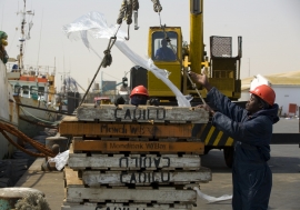 Walvis Bay, sur l'Océan Atlantique, est le principal port de Namibie