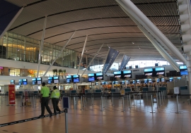 Tôt le matin à l'aéroport international du Cap.