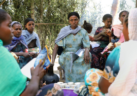Des femmes se réunissent pour boire du café à Guba Lafto, dans la région d'Amhara, en Éthiopie.