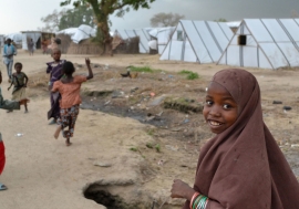 Serah, sept ans, l'une des personnes déplacées vivant à Rann, dans l'État de Borno, au Nigeria. (archives)