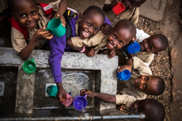 Children fill their cups at a water point built by UNICEF at Kanyosha III primary school in Bujumbura, Burundi. Photo: UNICEF/Rosalie Colfs