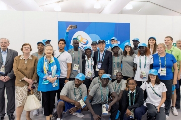 Secretary-General Ban Ki-moon (centre) meets with the Olympic Refugee Team at the Olympic UN Photo/Mark Garten