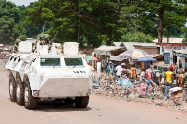 Peacekeepers serving with the UN Multidimensional Integrated Stabilization Mission in the Central African Republic (MINUSCA) on patrol in Bambari. UN Photo/Catianne Tijerina