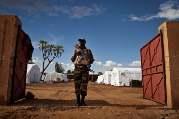 Un Casque bleu du Niger en patrouille à Gao, au Mali. Photo MINUSMA/Marco Dormino