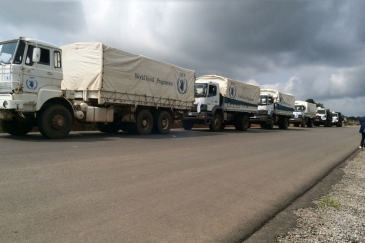 WFP food convoy delivers assistance across Sierra Leone to various districts (September 2014). Photo: WFP/Gon Myers